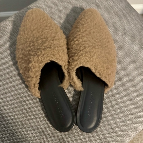 Jenni Kayne Tan Fuzzy Shearling Mules | Very Good Condition - Picture 7 of 11